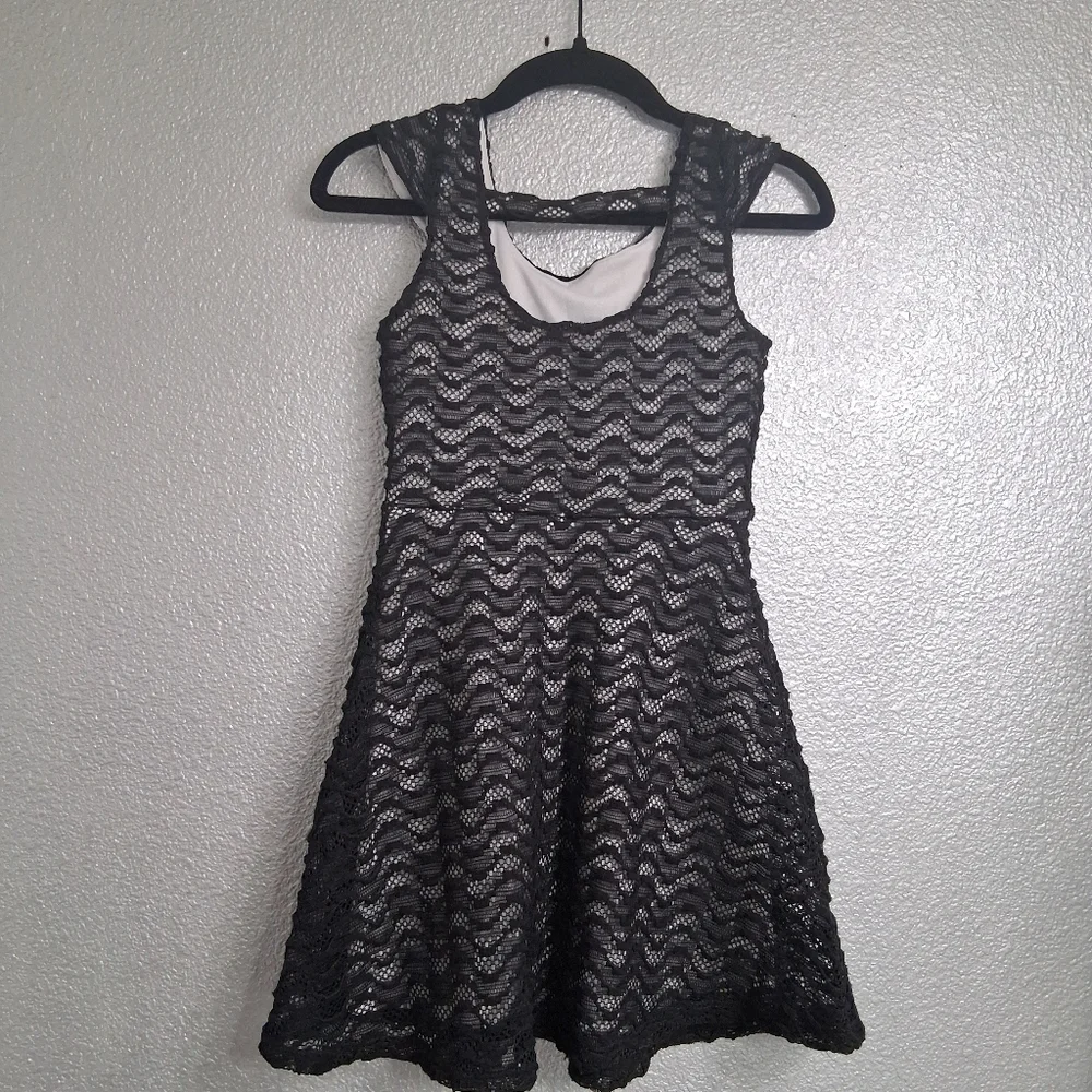 Lilt Girl's Black Lace Overlay Formal Dress   Size 8.    13